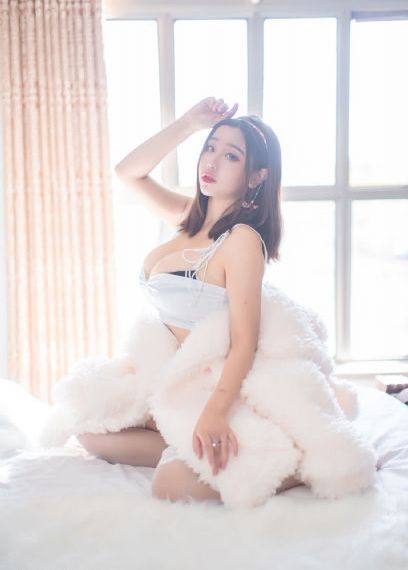 欧美蕾丝内衣模特图片_BD韩语手机在线看